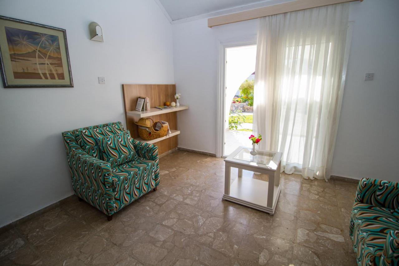 Club Lapethos Bungalow Кирения Экстерьер фото