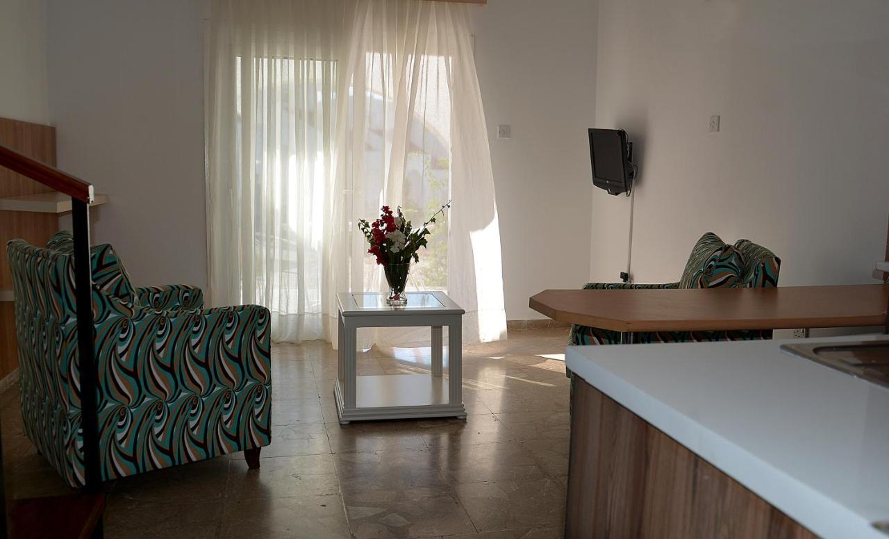Club Lapethos Bungalow Кирения Экстерьер фото